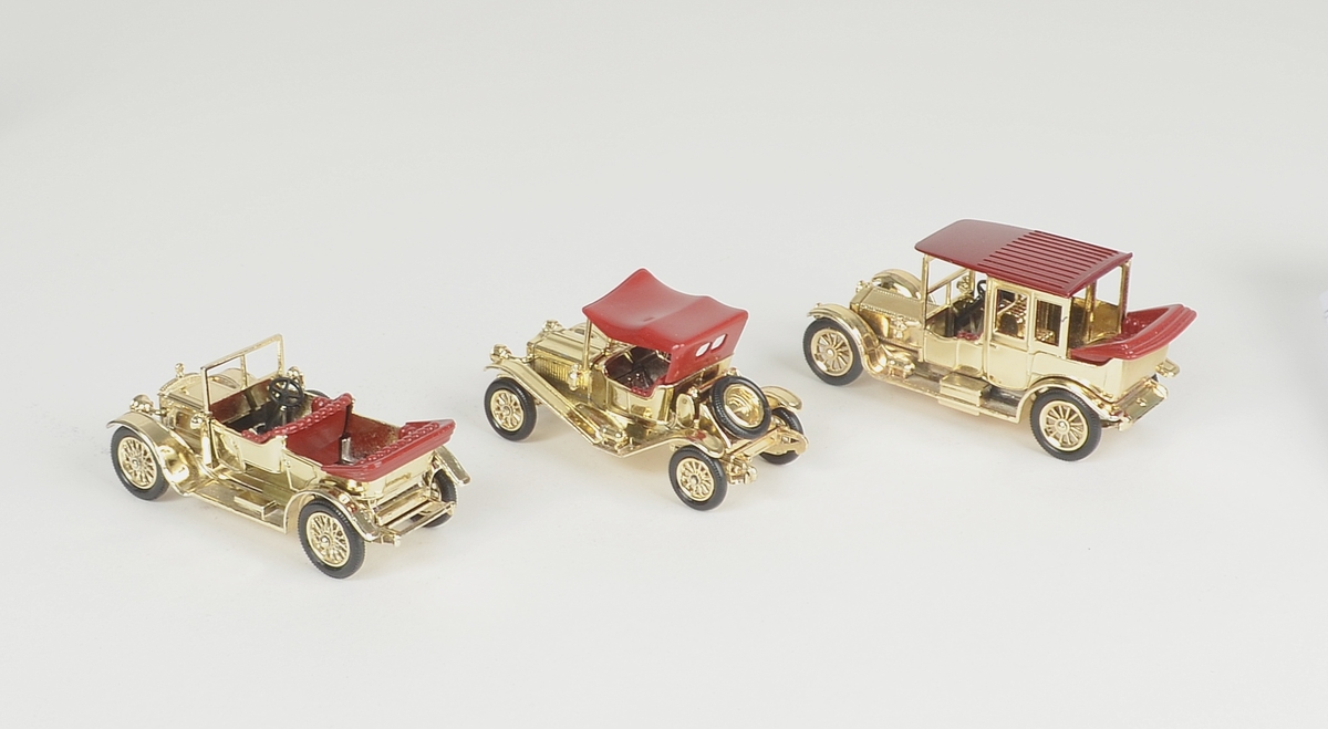 3 ulike lekebiler i original eske. Modeller av 1912 Rolls-Royce, 1911 Maxwell Roadster og 1911 Daimler