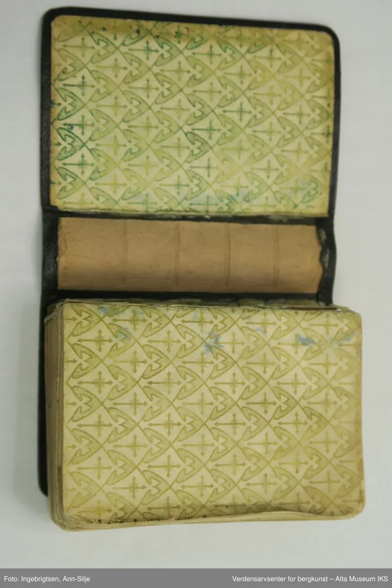 Form: Salmebok i miniformat, trykt med gotiske bokstaver.