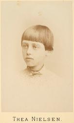 Marie som barn,
 Bilde fra Marie Knudtzon (1879-1966) sin fo