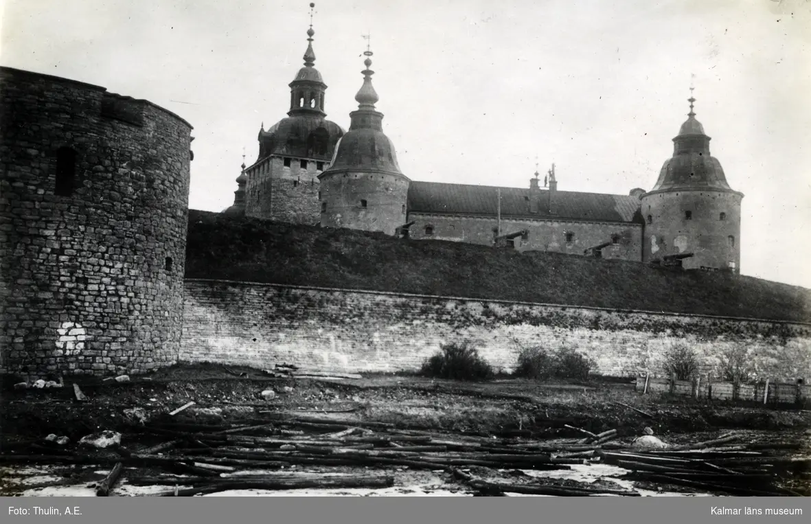 Fjärden söder om Kalmar slott torrlagd i samband med arkeologisk utgrävning 1932-1934.