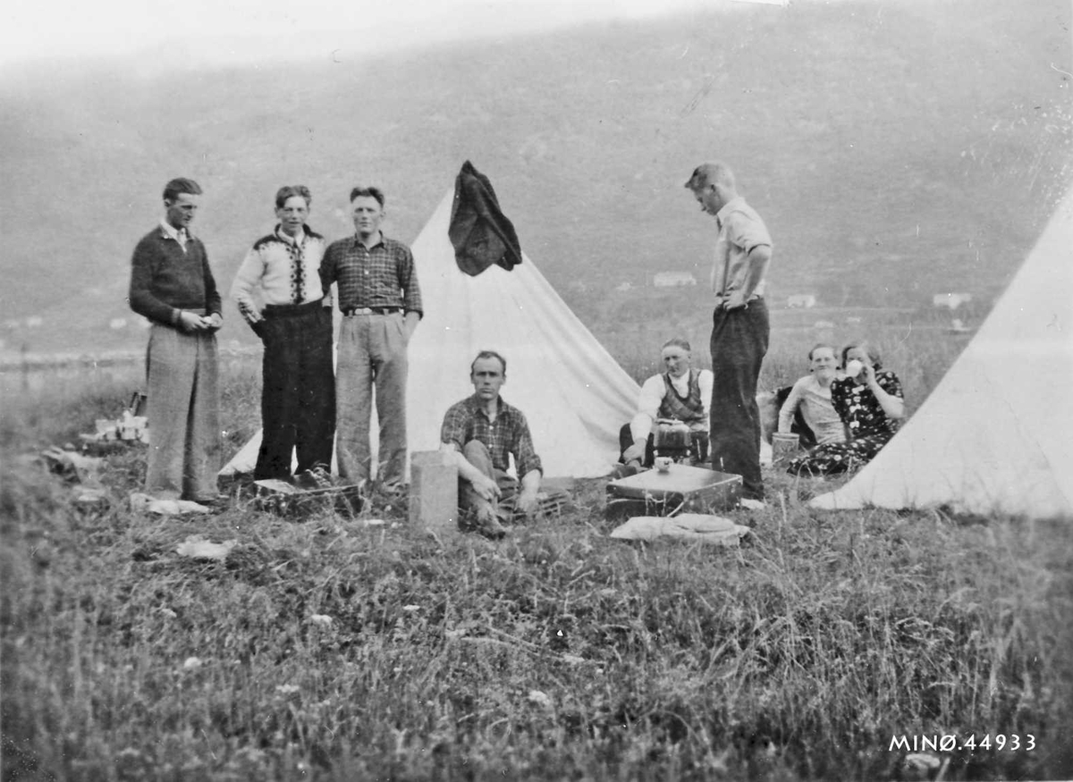 Personer på telttur - stevne i Noregs Ungdomslag
