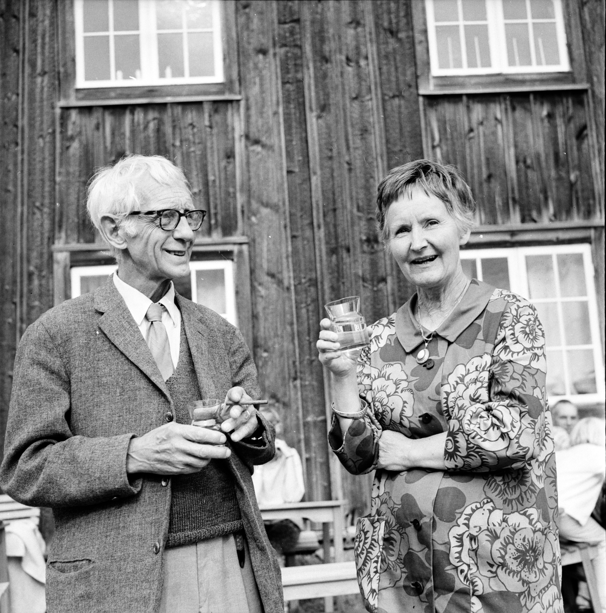Träslottet,
Prof Carl Malmsten med fru på besök,
1 Augusti 1966