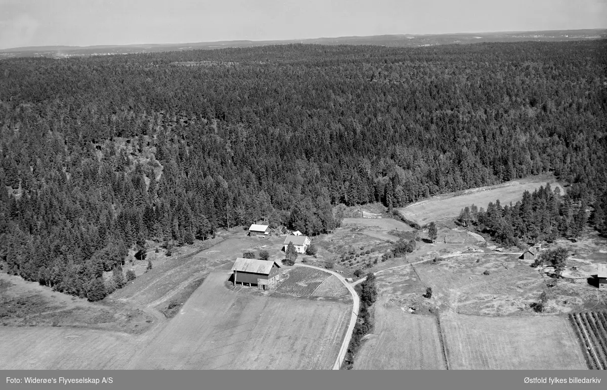 Trollerud gård, nordre, gnr./bnr.131/2. Spydeberg, flyfoto.