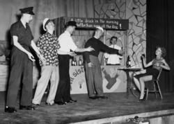 Barscene, bilde 2. Er det seinere ordfører Øyvind Jensen som