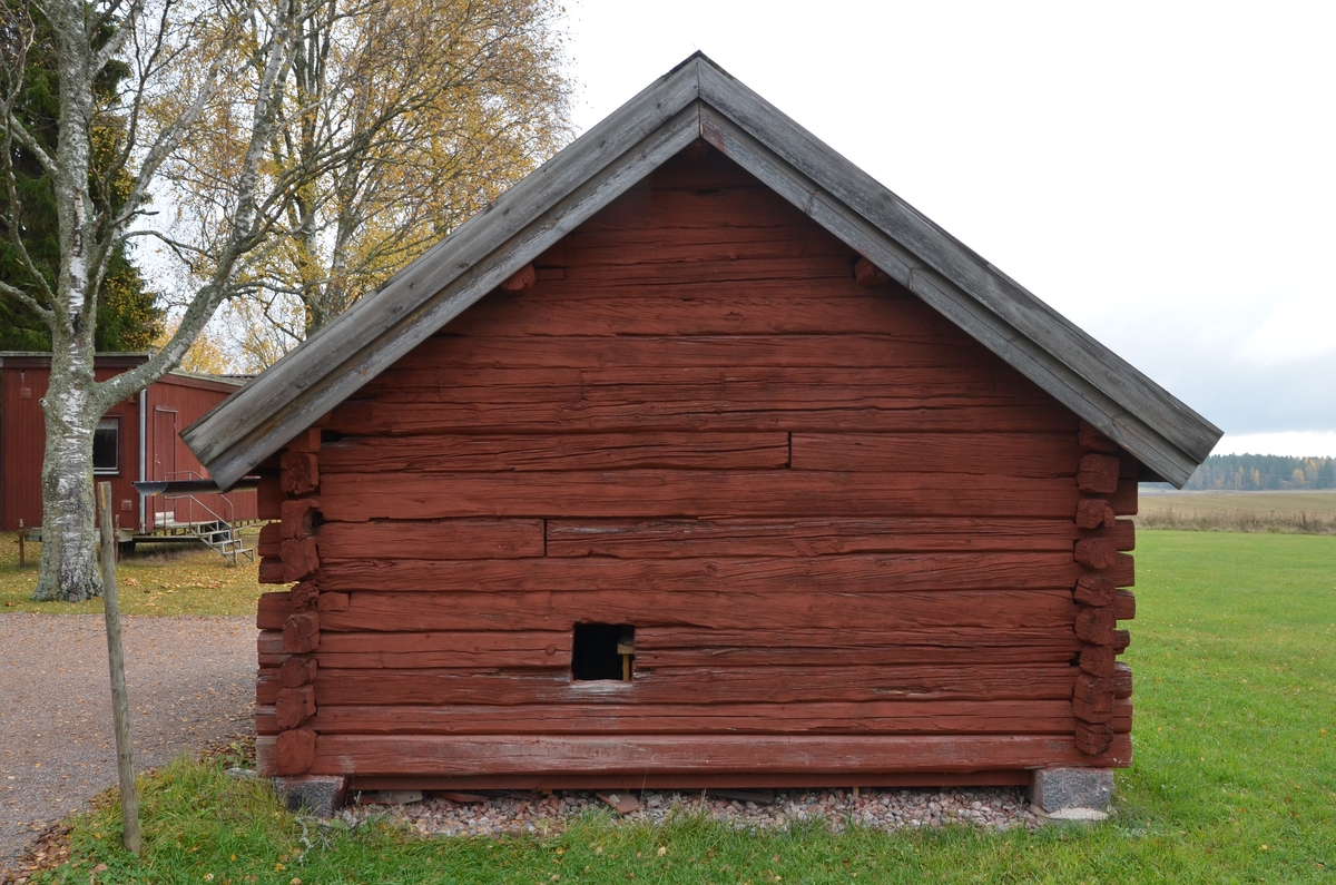 Smedja vid Huddunge hembygdsgård, Prästgården 1:1, Huddunge socken, Uppland 2014