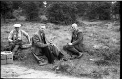 Tre menn raster under en tur i Gausdalfjellet.
Fotografen h