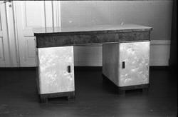 Skrivepult, trolig produsert av et lokalt snekkerverksted. F