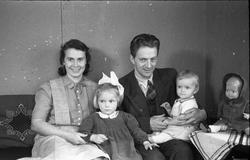 Ingrid og Per Hovengen med barna Kari og sønnen Øyvind. Seks