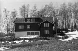 Et hus i Bjørnsgårdlinna i Østre Toten mars/april 1950. Det 