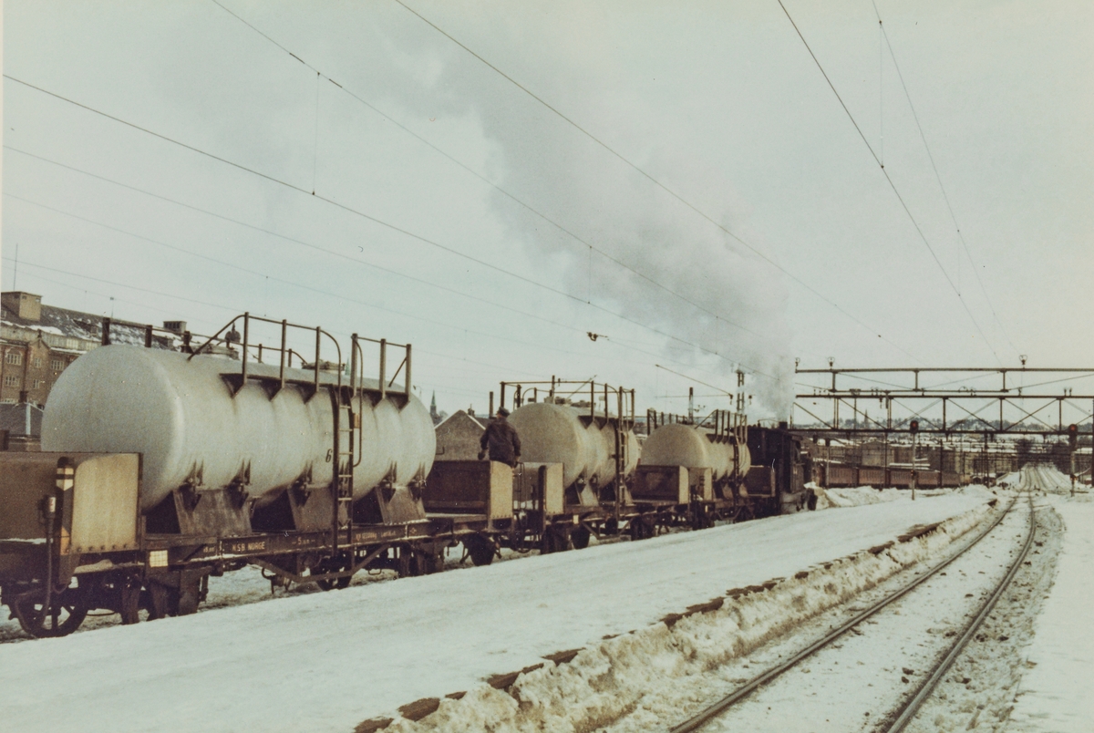 Skifting på Oslo Østbanestasjon med damplokomotive type 23b 441.