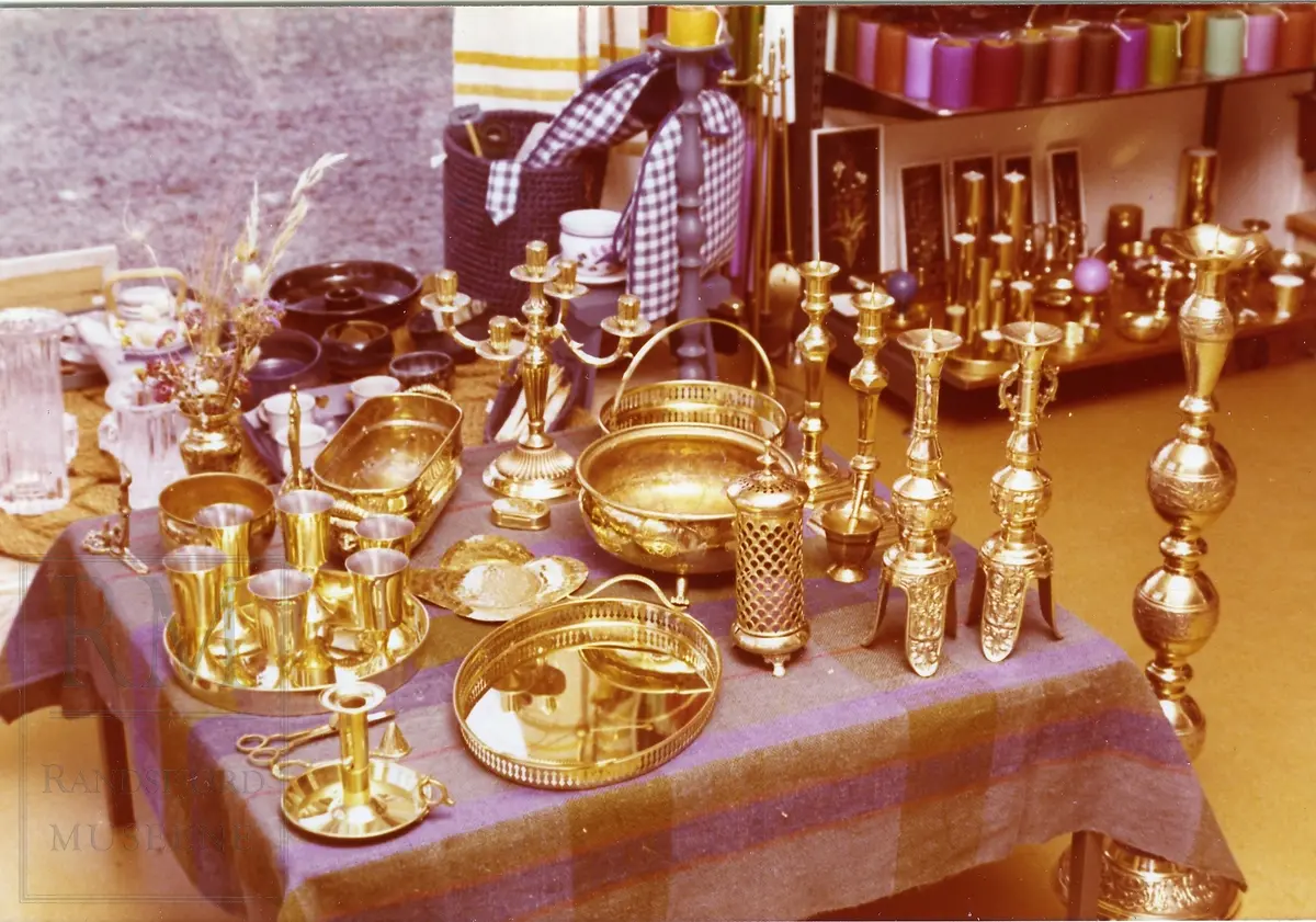 Interiør fra brukskunst og gavebutikk i Vassenden i Gran.