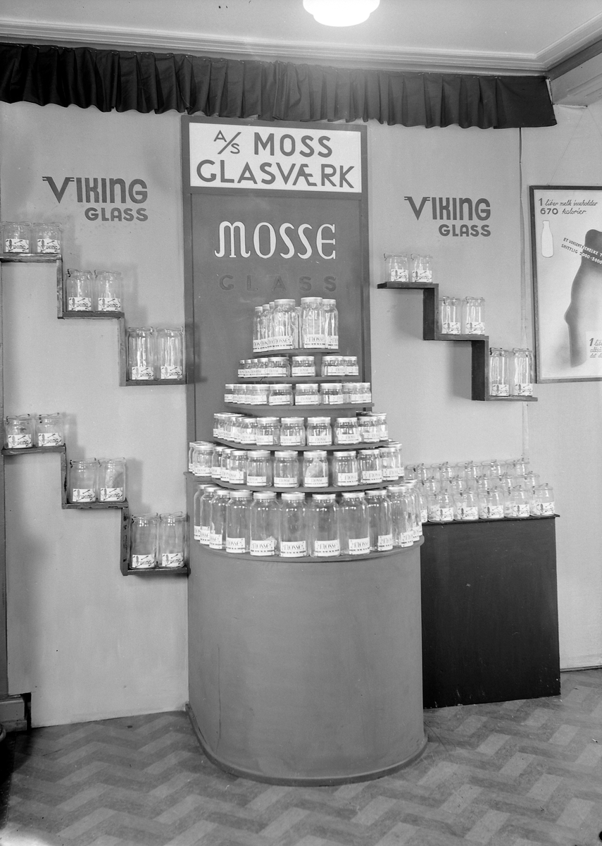 Stand for Moss Glassverk på Husmoruka 1936