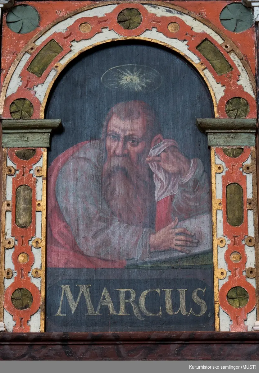 Bemalte felt med billedlige fremstillinger av disiplene (fra venstre) Matheus, Marcus, Lucas og Johannes.