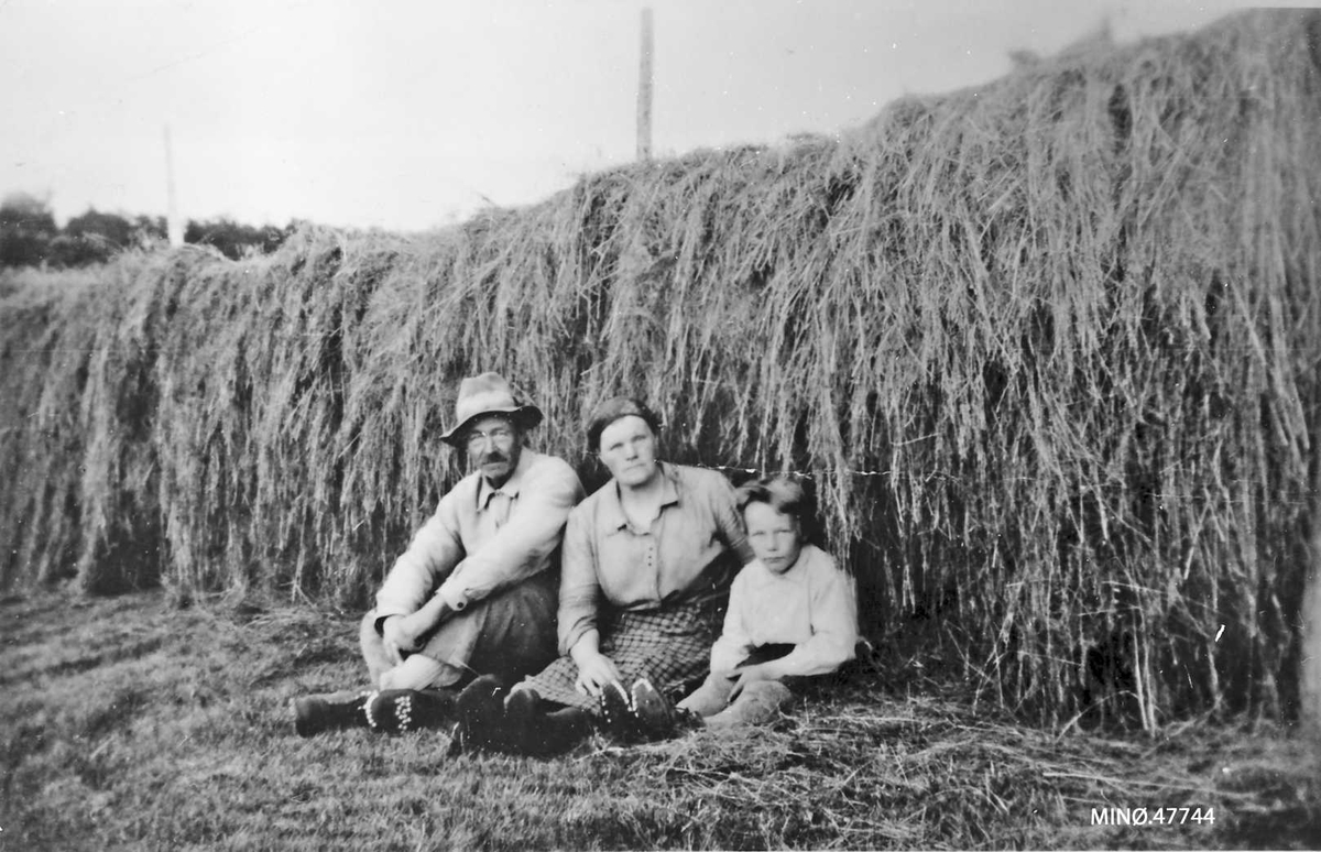 Eggevangen. Per og Oline Eggen, Gunnar T. Løkken f. 1928. - Anno Musea ...