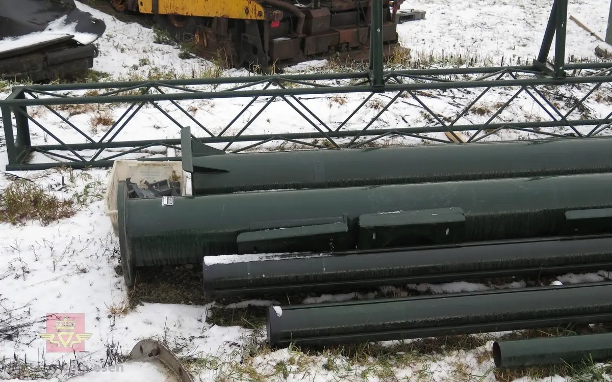 Består av en mendge deler. Hoveddeler er styringsskap, kamerautstyr, skilt og master.