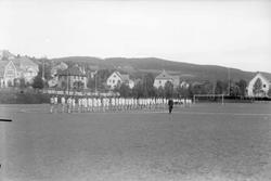 Friidrett på Sportsplassen. Defilering.