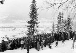 Hovedlandsrennet 1927.  Gamle Lysgårdsbakken og tilskuere.