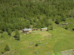 Sør-Fron, Hundorp. Vånigshus, driftsbygning med påbygd del, 