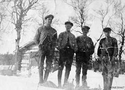 Ved Kjønnbua. Kolbjørn Brennodden, Erling Evenstuen, Oddmund