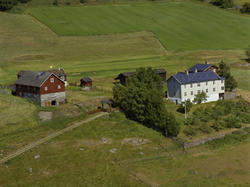 Sør-Fron, Hundorp, Midtbygda. Garden Grov, Grov nordre, også