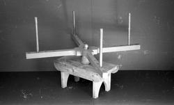 Lærer B. Landrøes modeller, hespetre, garnvinde