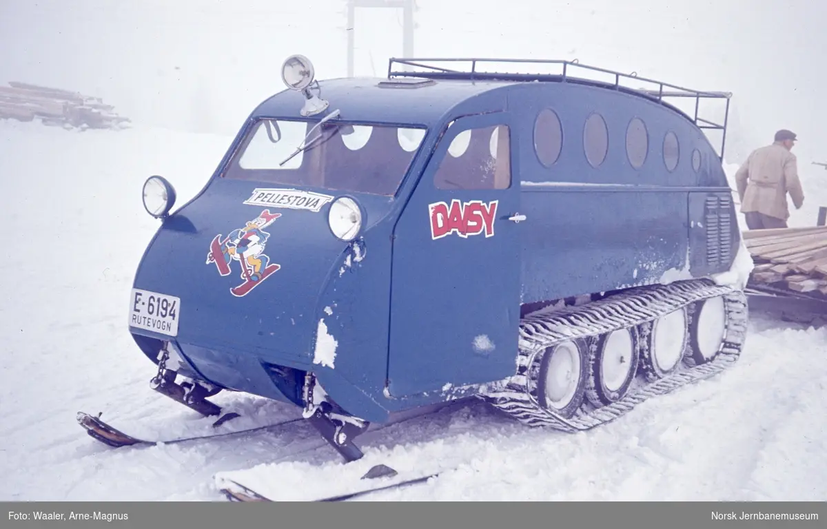 Snowmobil E-6194 tilhørende Pellestova, fotografert på Nordseter