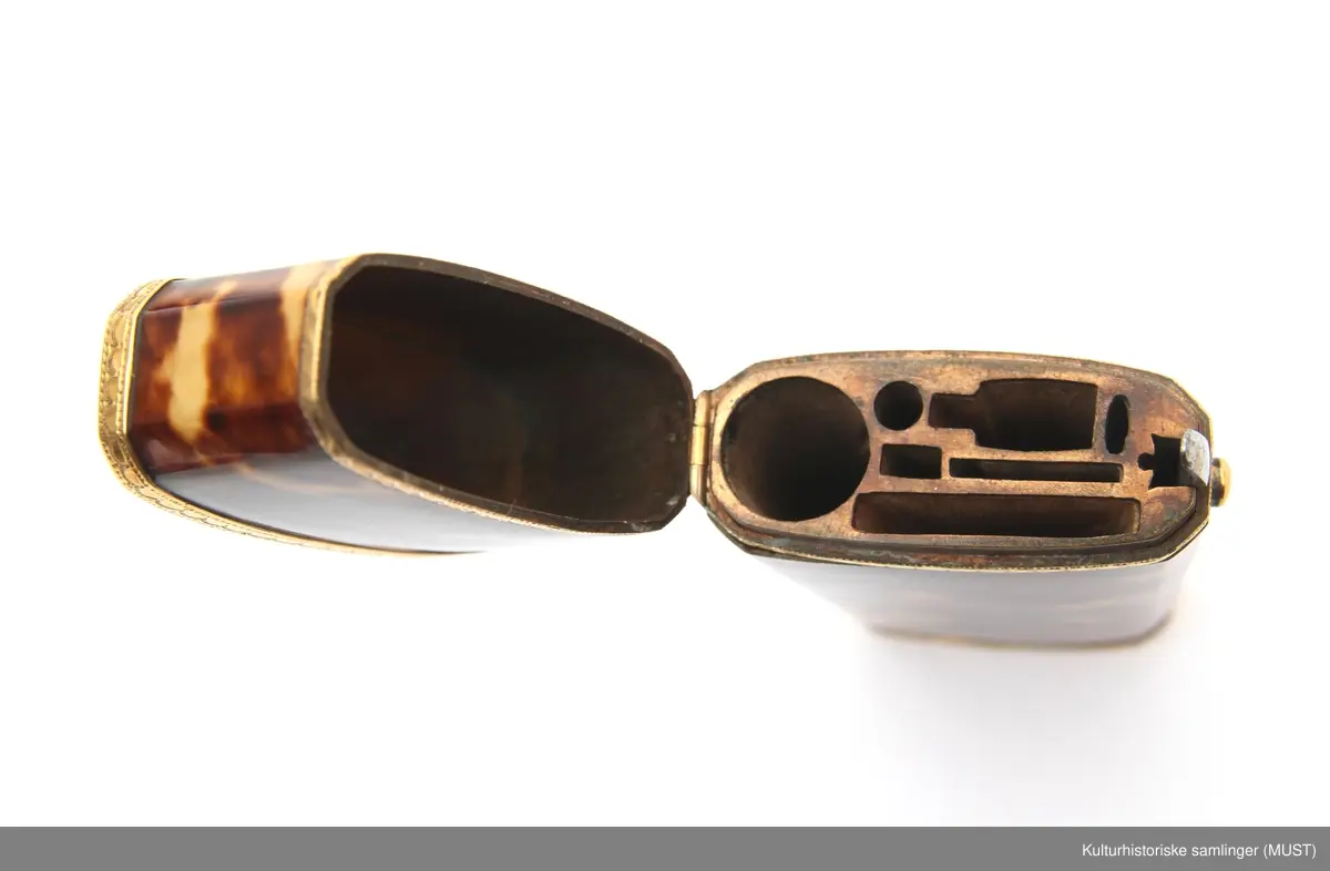 Gullbesetning med smale sisselerte border