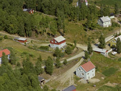 Sør-Fron. Bebyggelse mellom Hundorp og Fron Meieri. Det røde