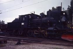 Damplokomotiv type 21e nr. 207 foran kipptog på Kongsberg st