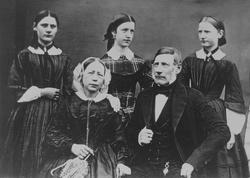 Tollkasserer Jen Lemvig Bull og familie