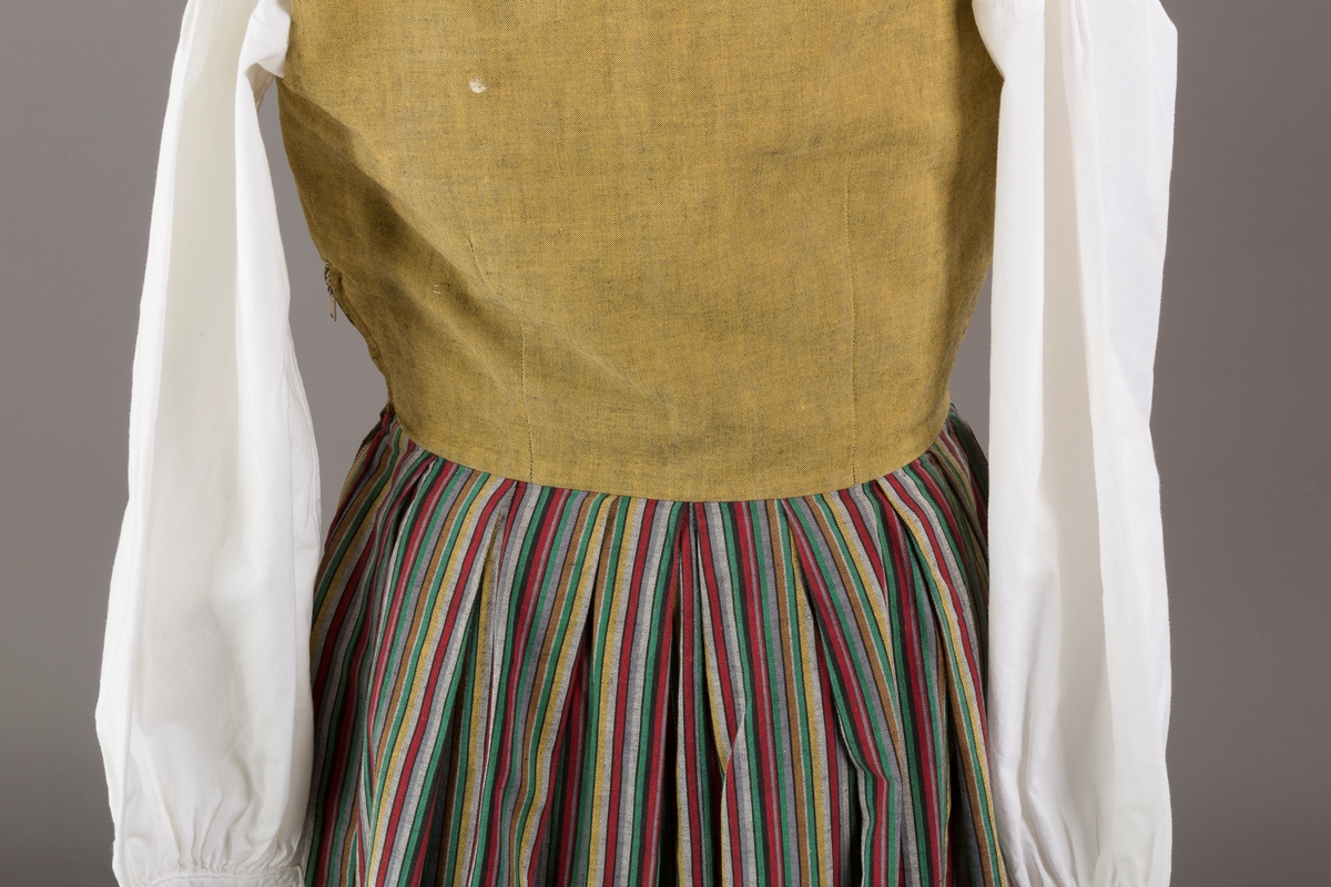 Striper i renningen i skjørtet