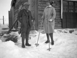 Karl Løkken og ukjent kvinne på Trabelia, Ringebu