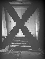 Restaurereing av Ringebu Stavkirke 1921. Kryss av tre.