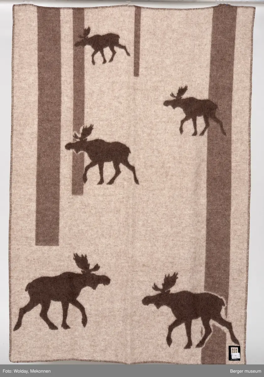 Elg. Langsgående bred linje som fungerer som en slags innramning av hovedmønster