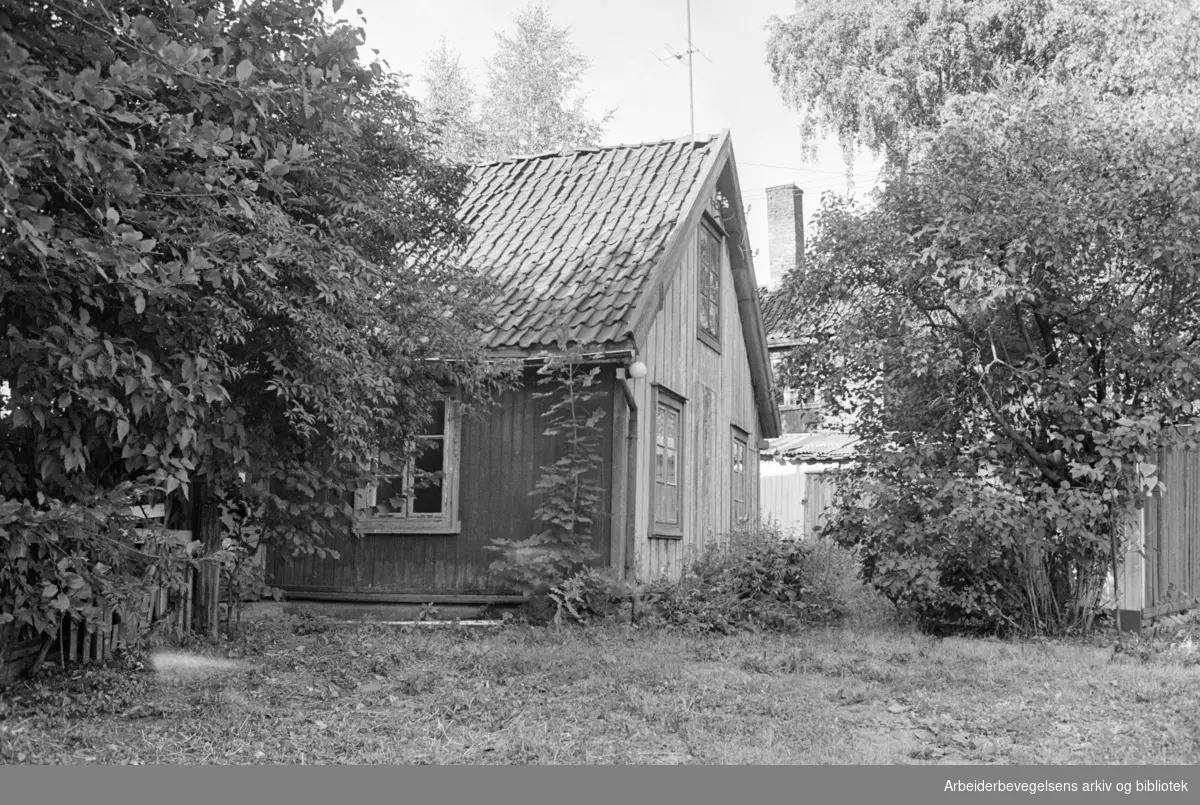 Strømsveien. Hus som skal rives. September 1976