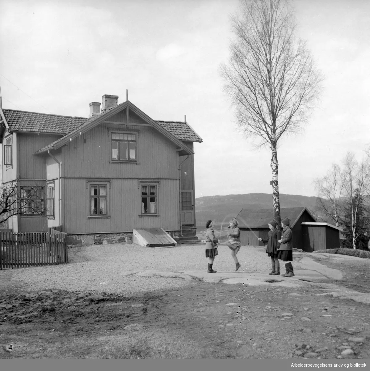 Solemskogen skolestue. April 1953