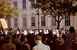 17.mai-tog utenfor Stiftsgården