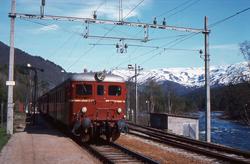 Persontog 617 på Reimegrend stasjon, bestående av BFS67 62, 