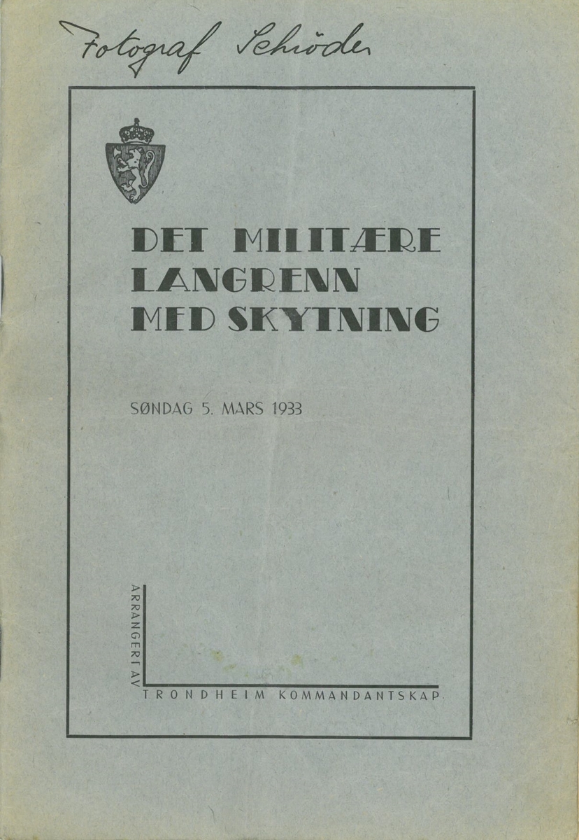 Hefte med deltakere og reklame. Arrangert av Trondheim Kommandantskap