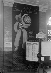 Reklame for Fyffes bananer på jernbanestasjonen