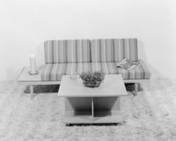 Kombinasjonsmøbel. Sofa og bord: Svane Combina.