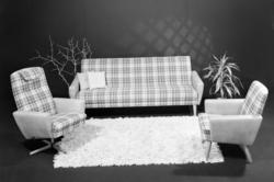 Sofa, lenestol og svingstol.