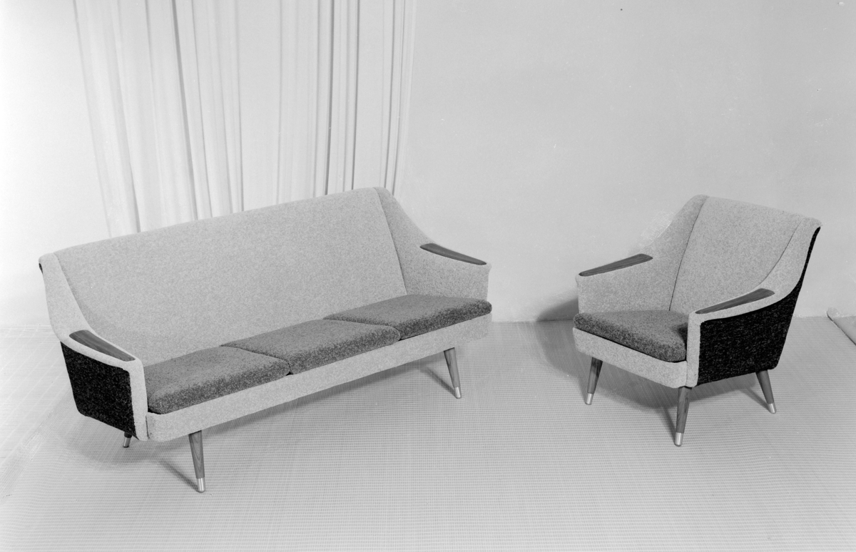 Salong. Sofagruppe med sofa og lenestol.