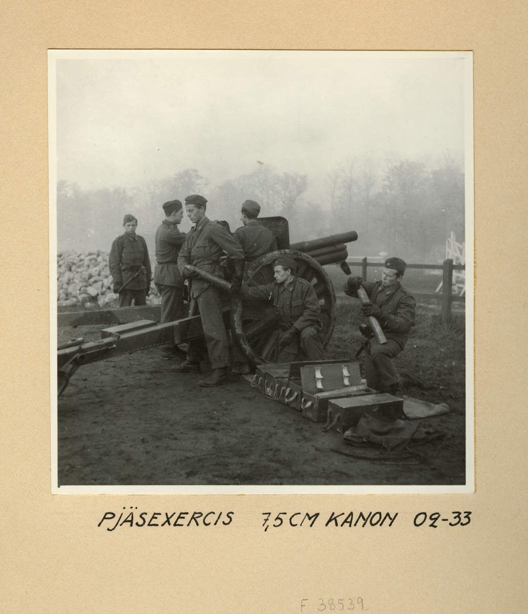 Pjäsexercis med 7,5 cm kanon m/1902-33, Svea artilleriregemente A 1, våren 1947.