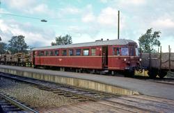 Motorvogn BM 86 53 i lokaltog 2411til Stjørdal på Hell stasj