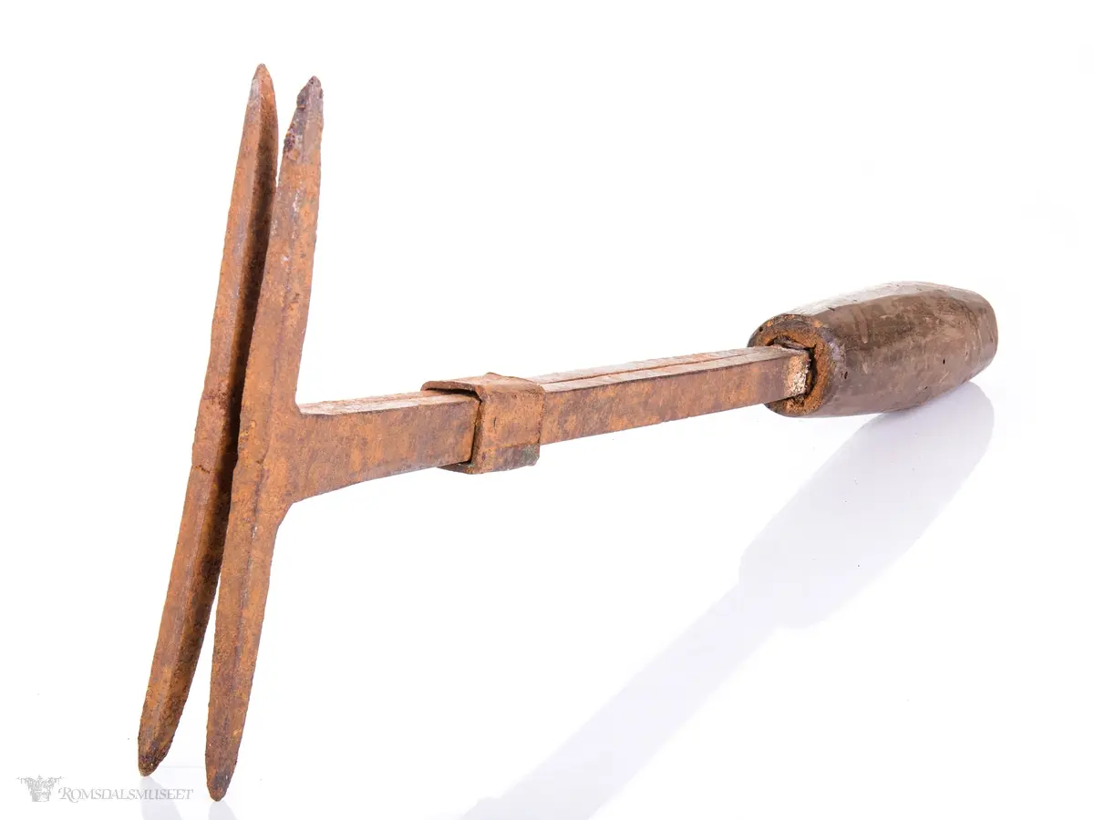 Redskap som brukes til merking av treverk ifbm. lafting o.l.