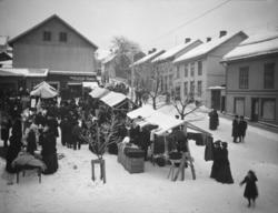 Lillehammer med deler av torget og Jernbanegaten sett østove