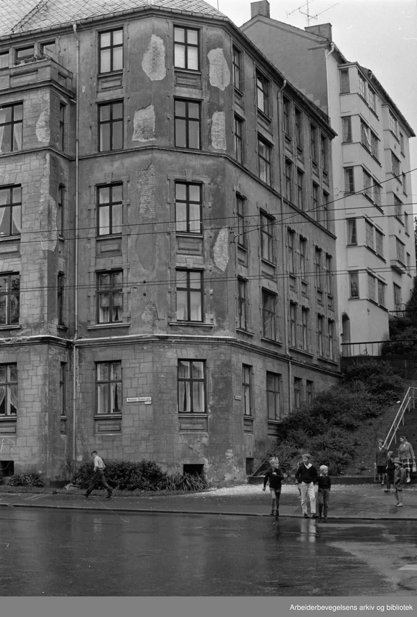 Waldemar Thranes gate 45. Murpussen faller av. Juni 1963
