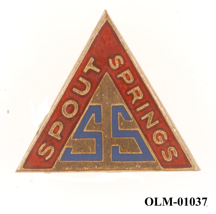 Inneholder 101 merker, pins og  medaljer.
Guttorm Berge tok tilbake samlingen 21.mai 1996.-notert i aksesjonsboken.