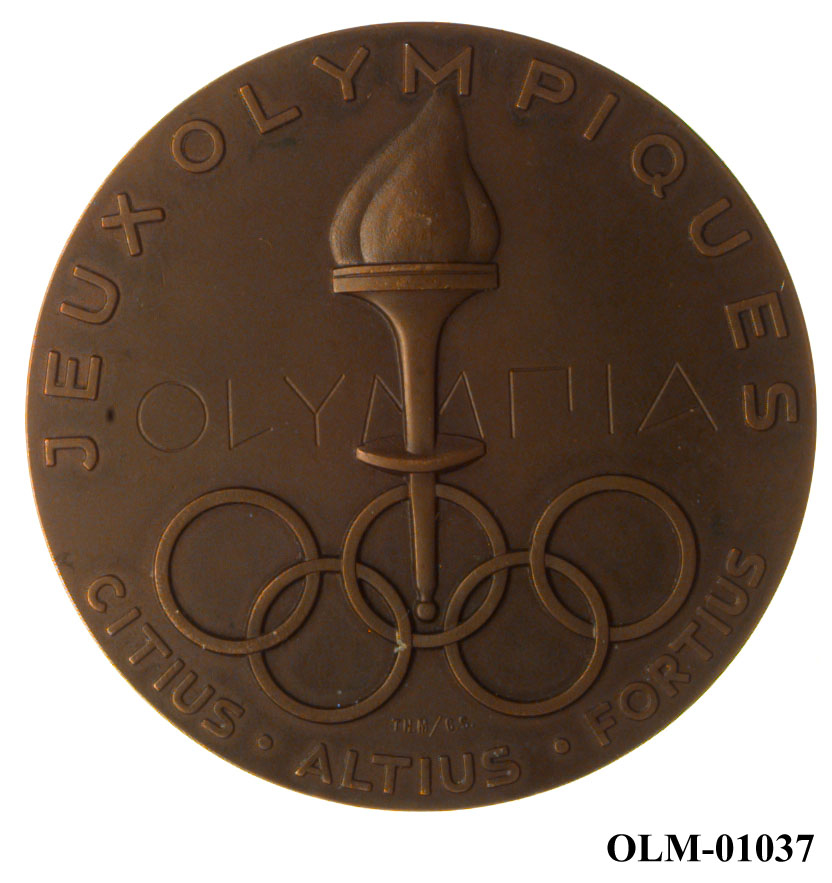 Inneholder 101 merker, pins og  medaljer.
Guttorm Berge tok tilbake samlingen 21.mai 1996.-notert i aksesjonsboken.